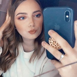 Meet your Posher, Elise